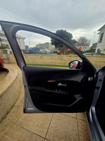 Sell Peugeot e-208 2020 - 15750 EUR, 56000 km - AUTO.MOTO.pt