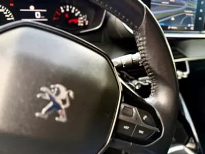 Vendo Peugeot 208 2020 - 13950 EUR, 98000 km - AUTO.MOTO.pt