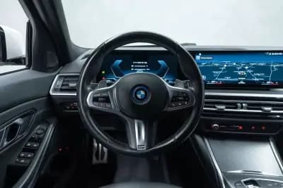 Vendo BMW 330 2023 - 43950 EUR, 44000 km - AUTO.MOTO.pt