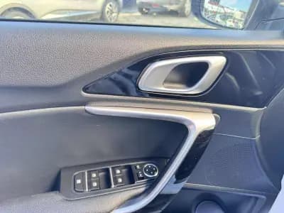 Vendo Kia Ceed SW 2023 - 22750 EUR, 83000 km - AUTO.MOTO.pt