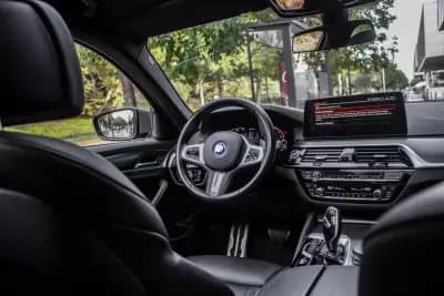 Vendo BMW 530e 2022 - 42390 EUR, 52311 km - AUTO.MOTO.pt