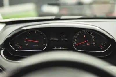 Vendo Peugeot 208 2014 - 7900 EUR, 203000 km - AUTO.MOTO.pt