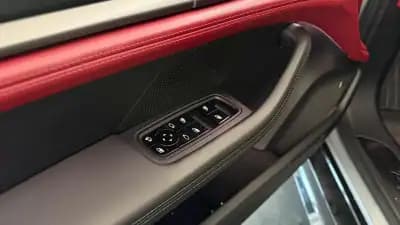 Vendo Porsche Taycan 2020 - 72000 EUR, 96306 km - AUTO.MOTO.pt