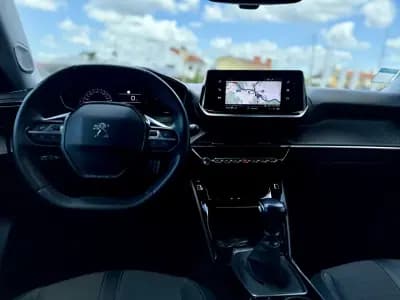 Vendo Peugeot 2008 2022 - 17950 EUR, 59000 km - AUTO.MOTO.pt