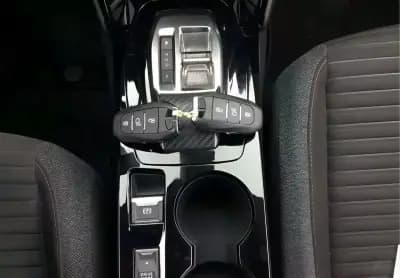 Vendo Peugeot e-2008 2023 - 20990 EUR, 34900 km - AUTO.MOTO.pt