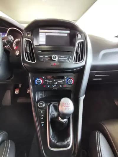 Vendo Ford Focus 2015 - 20500 EUR, 125550 km - AUTO.MOTO.pt