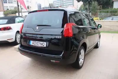 Vendo Peugeot 5008 2015 - 7450 EUR, 221000 km - AUTO.MOTO.pt