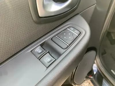 Vendo Renault Clio Sport Tourer 2019 - 13999 EUR, 127245 km - AUTO.MOTO.pt