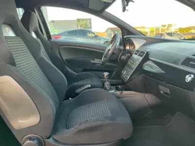 Vendo Fiat Grande Punto 2010 - 13900 EUR, 32000 km - AUTO.MOTO.pt