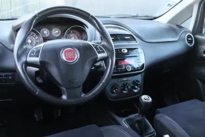 Vendo Fiat Punto 2013 - 7700 EUR, 97000 km - AUTO.MOTO.pt