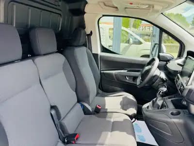 Vendo Peugeot 2021 - 16000 EUR, 140000 km - AUTO.MOTO.pt