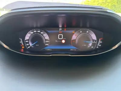 Sell Peugeot 5008 2023 - 29500 EUR, 14500 km - AUTO.MOTO.pt