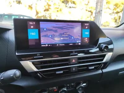 Vendo Citroën C4 2022 - 17900 EUR, 75500 km - AUTO.MOTO.pt