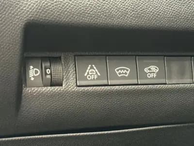 Vendo Peugeot 2008 2022 - 24600 EUR, 16198 km - AUTO.MOTO.pt