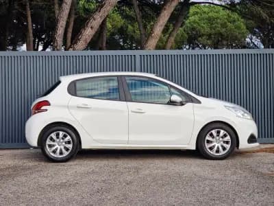 Vendo Peugeot 208 2018 - 9990 EUR, 100238 km - AUTO.MOTO.pt