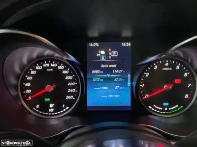 Vendo Mercedes-Benz GLC 300 2021 - 49750 EUR, 70151 km - AUTO.MOTO.pt