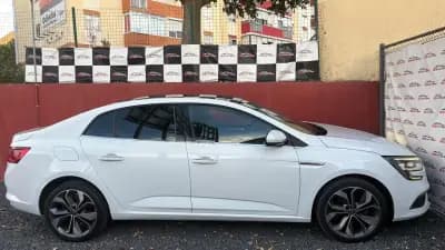 Vendo Renault Mégane 2021 - 13900 EUR, 179000 km - AUTO.MOTO.pt