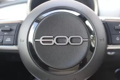 Vendo Fiat 600e 2023 - 29980 EUR, 7039 km - AUTO.MOTO.pt