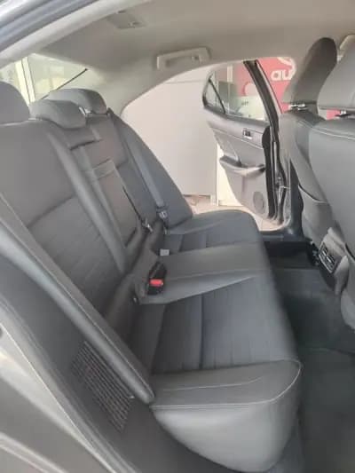 Vendo Lexus IS 300H 2013 - 19990 EUR, 170000 km - AUTO.MOTO.pt