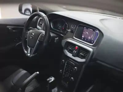 Vendo Volvo V40 2019 - 15990 EUR, 101000 km - AUTO.MOTO.pt