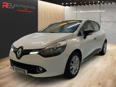 Vendo Renault Clio 2015 - 7450 EUR, 196000 km - AUTO.MOTO.pt