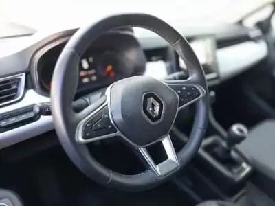 Vendo Renault Clio 2023 - 14900 EUR, 55991 km - AUTO.MOTO.pt