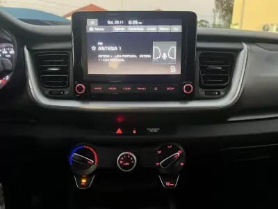 Vendo Kia Stonic 2021 - 13750 EUR, 112000 km - AUTO.MOTO.pt