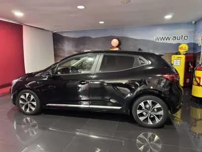 Vendo Renault Clio 2023 - 15500 EUR, 136000 km - AUTO.MOTO.pt
