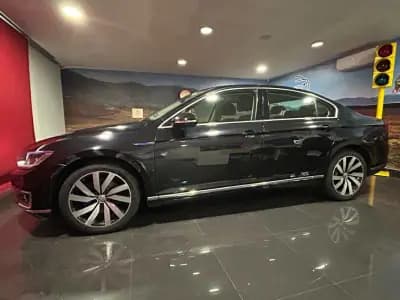 Vendo Volkswagen Passat 2017 - 18990 EUR, 134000 km - AUTO.MOTO.pt
