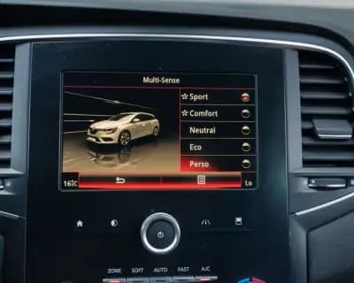 Sell Renault Mégane Sport Tourer 2018 - 15990 EUR, 126740 km - AUTO.MOTO.pt