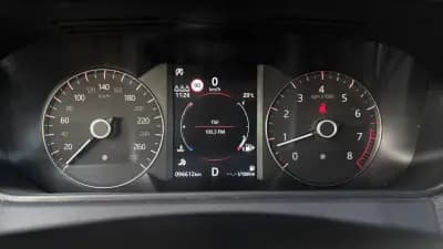 Vendo Land Rover Range Rover Velar 2019 - 37650 EUR, 96521 km - AUTO.MOTO.pt