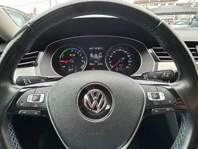 Vendo Volkswagen Passat 2017 - 18990 EUR, 134000 km - AUTO.MOTO.pt
