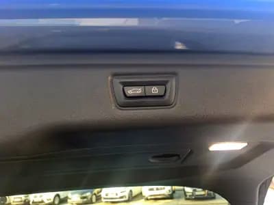 Vendo BMW 320 2020 - 31000 EUR, 130000 km - AUTO.MOTO.pt