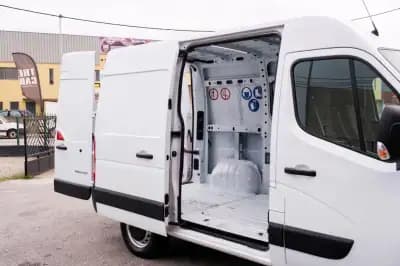 Vendo Renault Master 2023 - 22750 EUR, 166000 km - AUTO.MOTO.pt