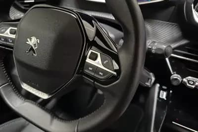 Vendo Peugeot 2008 2023 - 16950 EUR, 58860 km - AUTO.MOTO.pt