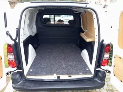 Vendo Peugeot Partner 2017 - 9990 EUR, 224423 km - AUTO.MOTO.pt