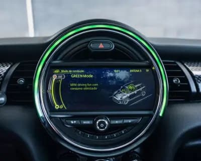 Vendo MINI Cooper 2015 - 19990 EUR, 135300 km - AUTO.MOTO.pt