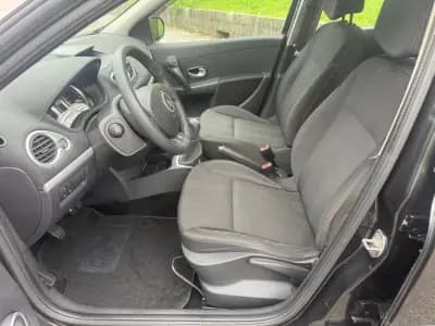 Sell Renault Clio Break 2009 - 5450 EUR, 202000 km - AUTO.MOTO.pt
