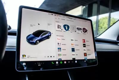 Vendo Tesla Model 3 2020 - 29750 EUR, 73831 km - AUTO.MOTO.pt