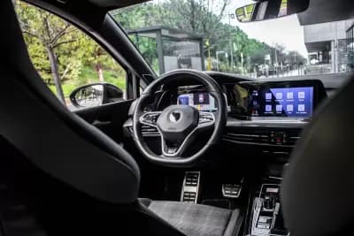 Vendo Volkswagen Golf 2022 - 34990 EUR, 72017 km - AUTO.MOTO.pt