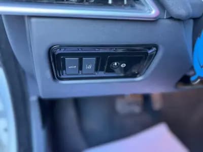 Sell Jaguar XE 2018 - 18900 EUR, 104810 km - AUTO.MOTO.pt