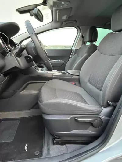 Vendo Peugeot 3008 2014 - 10950 EUR, 233000 km - AUTO.MOTO.pt