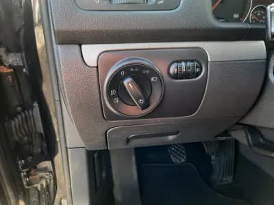 Vendo Volkswagen Golf 2009 - 7950 EUR, 270581 km - AUTO.MOTO.pt