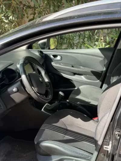 Vendo Renault Clio 2018 - 13900 EUR, 145107 km - AUTO.MOTO.pt