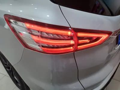 Vendo Ford S-Max 2015 - 21890 EUR, 180021 km - AUTO.MOTO.pt