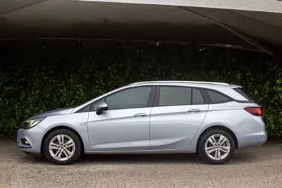 Sell Opel Astra Sports Tourer 2017 - 11500 EUR, 164500 km - AUTO.MOTO.pt