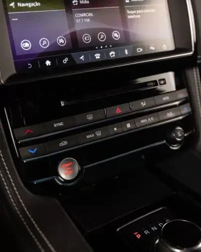 Vendo Jaguar F-Pace 2020 - 37950 EUR, 80000 km - AUTO.MOTO.pt