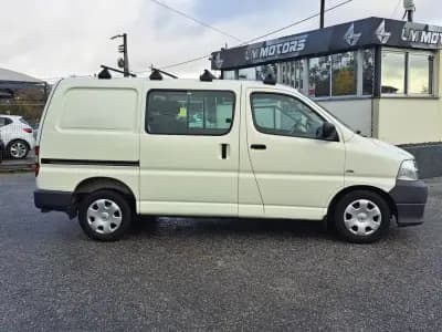 Sell Toyota HiAce 2010 - 12500 EUR, 331380 km - AUTO.MOTO.pt