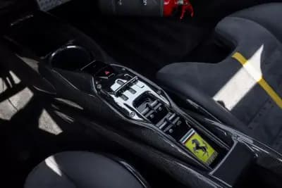 Sell Ferrari SF90 2021 - 685000 EUR, 858 km - AUTO.MOTO.pt