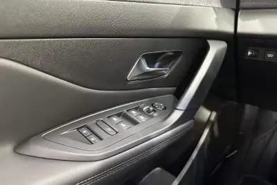 Vendo Peugeot 308 2023 - 19950 EUR, 38478 km - AUTO.MOTO.pt